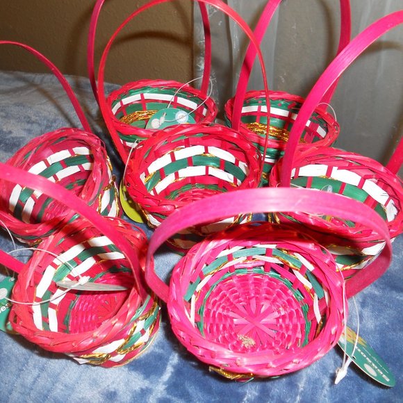 Small Bamboo Woven Christmas Baskets + Party Favor - Picture 1 of 5